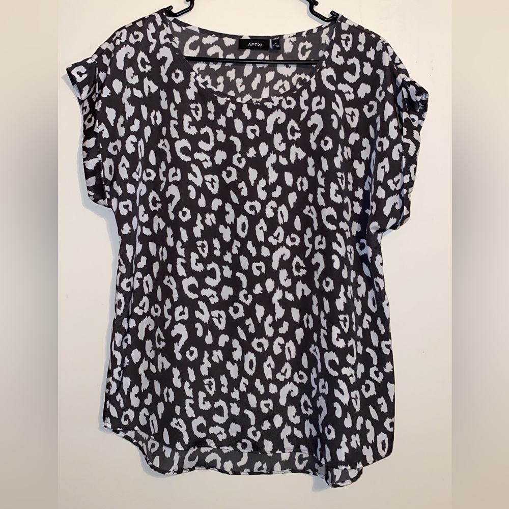 Apt 9 gray and white animal print blouse - Small